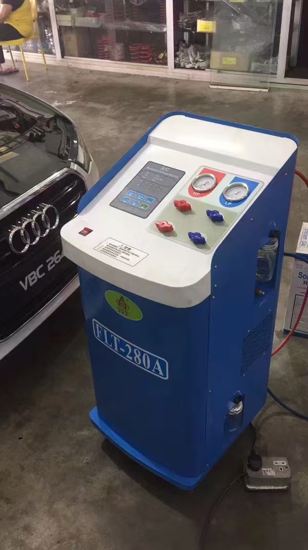 AC refrigerant recovery and recharging machine for car