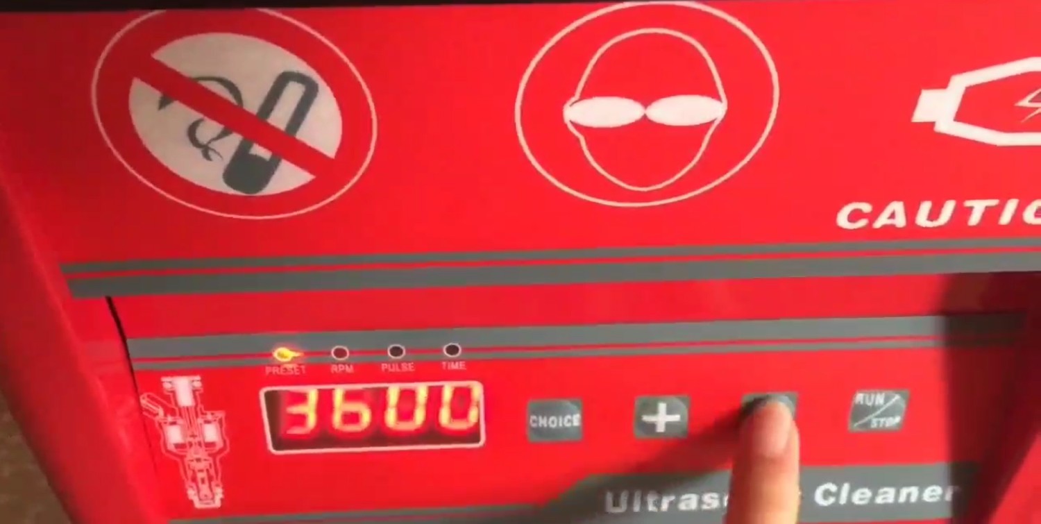 Ultrasonic cleaner for fuel injectors