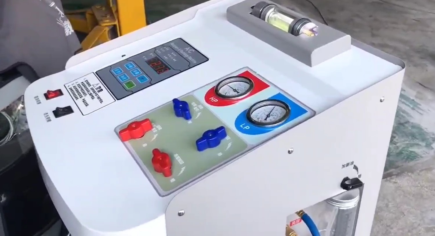 Automotive air-conditioning cleaning machine